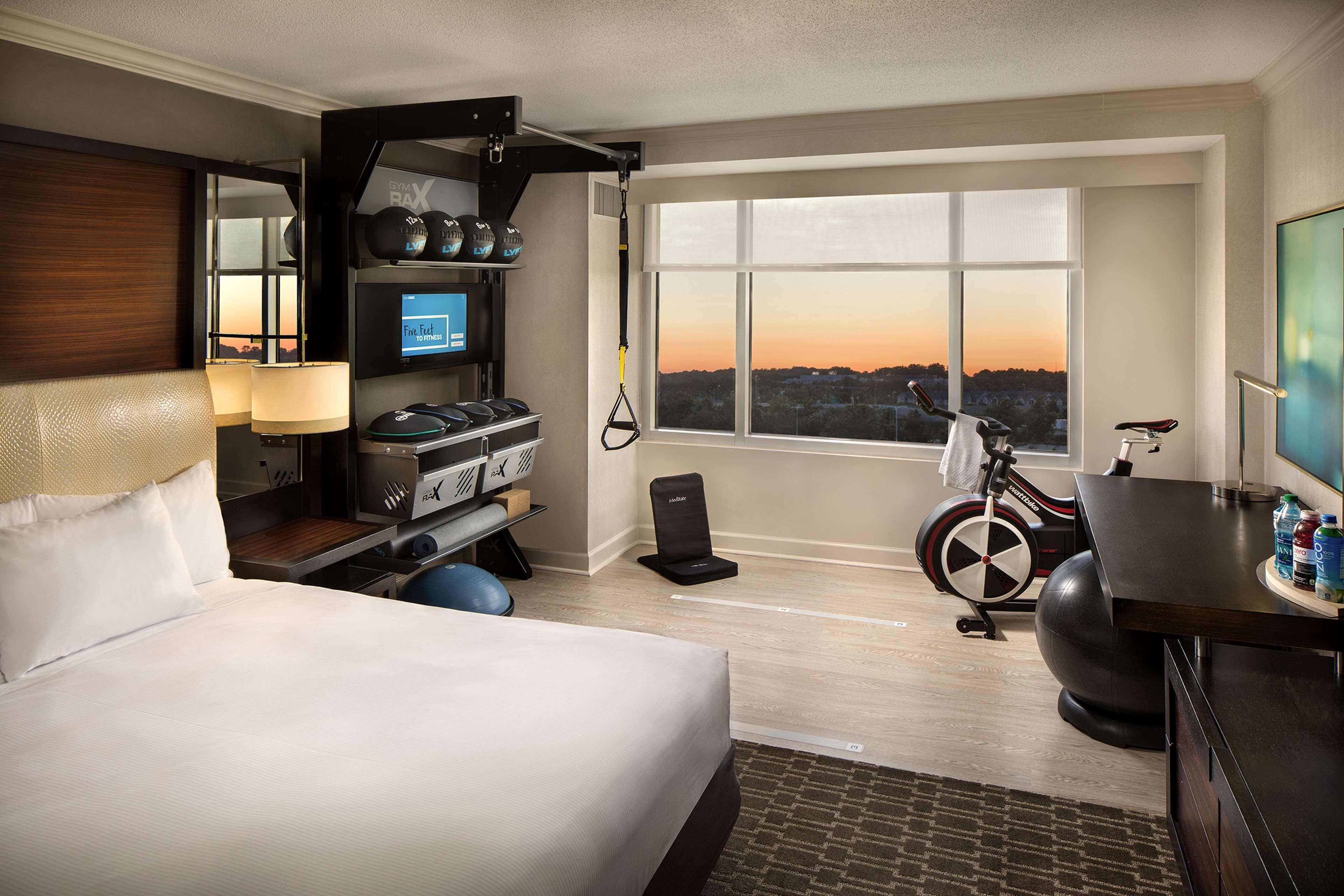 Hotel Doubletree By Hilton Atlanta Airport College Park Exterior foto