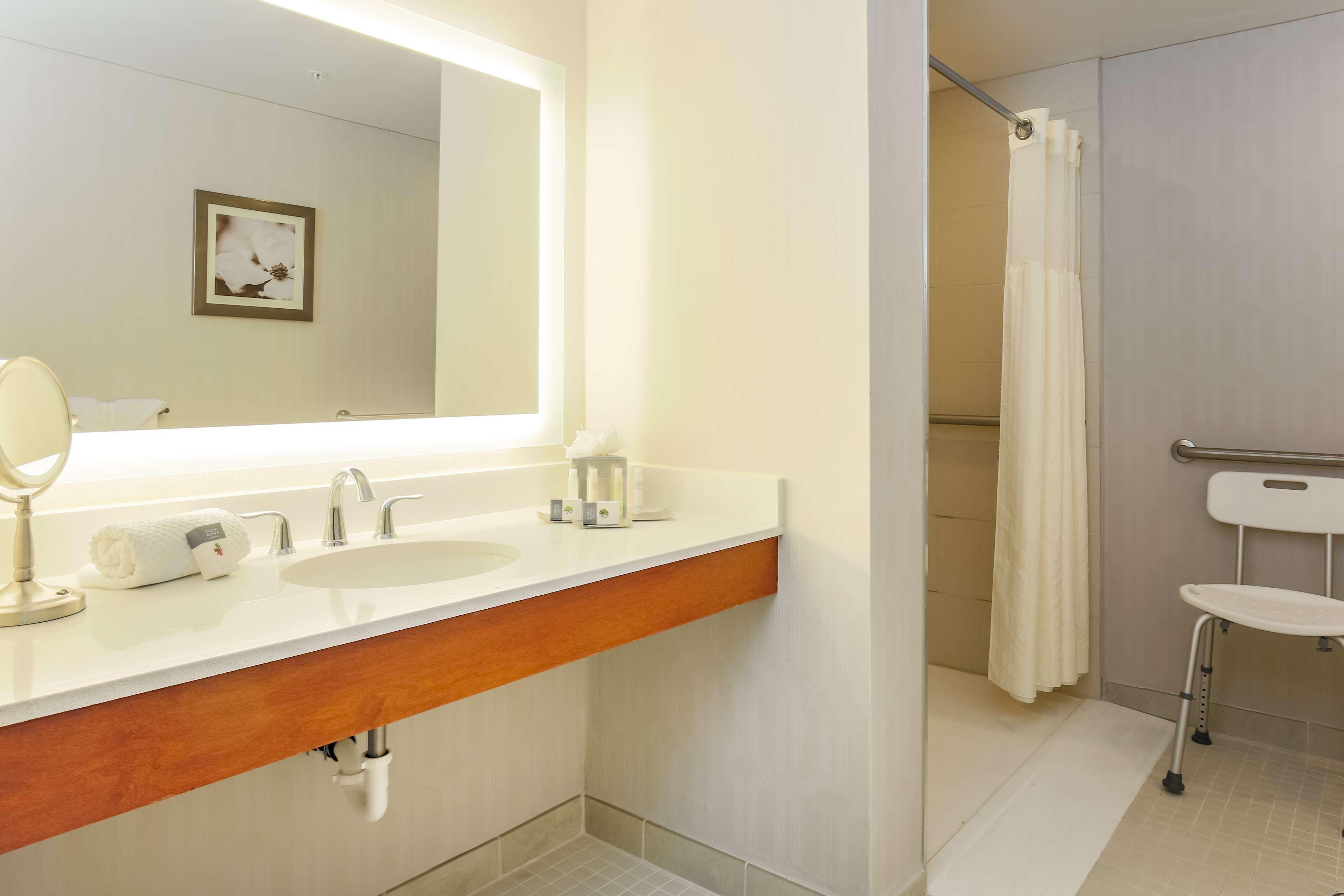 Hotel Doubletree By Hilton Atlanta Airport College Park Exterior foto