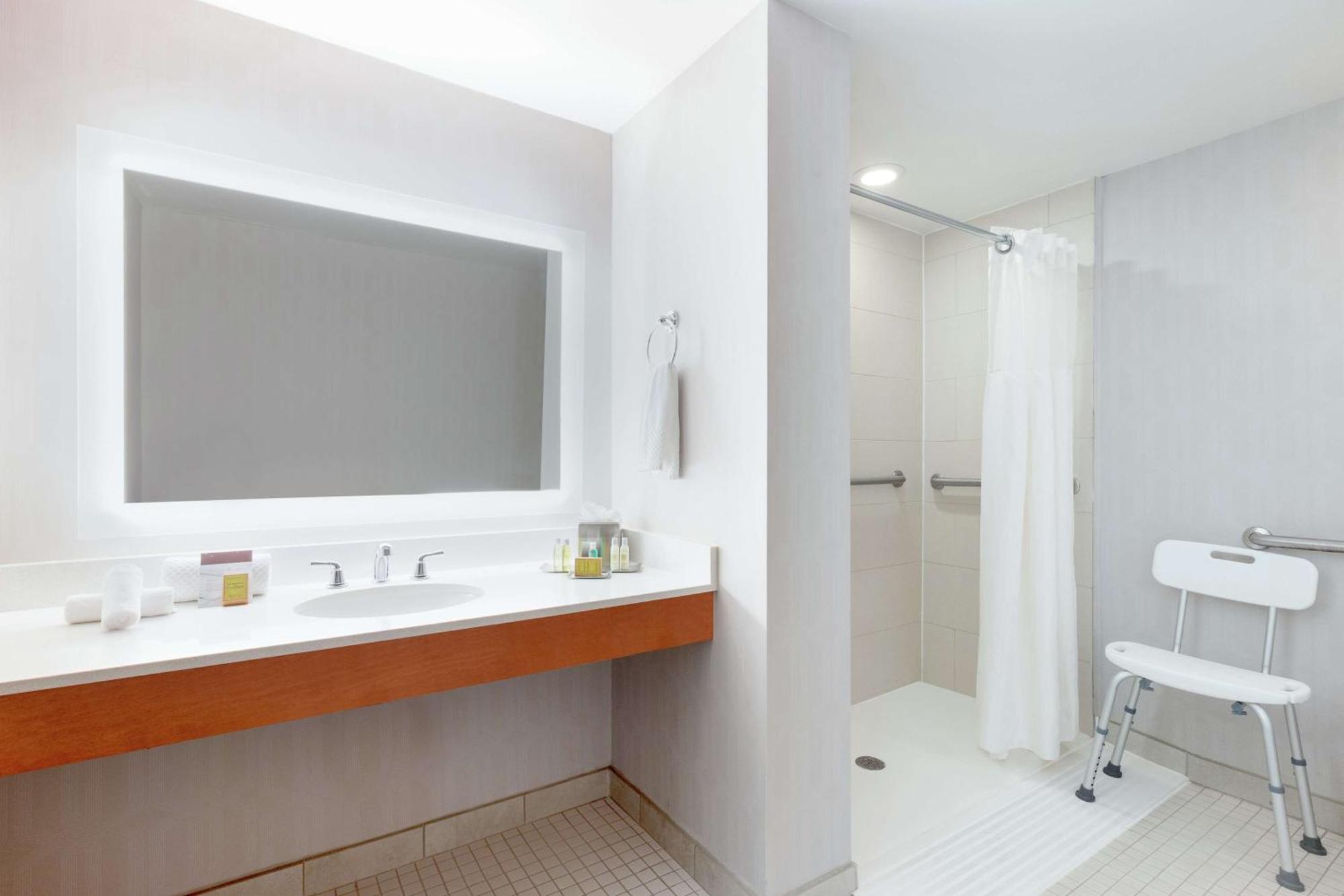 Hotel Doubletree By Hilton Atlanta Airport College Park Exterior foto