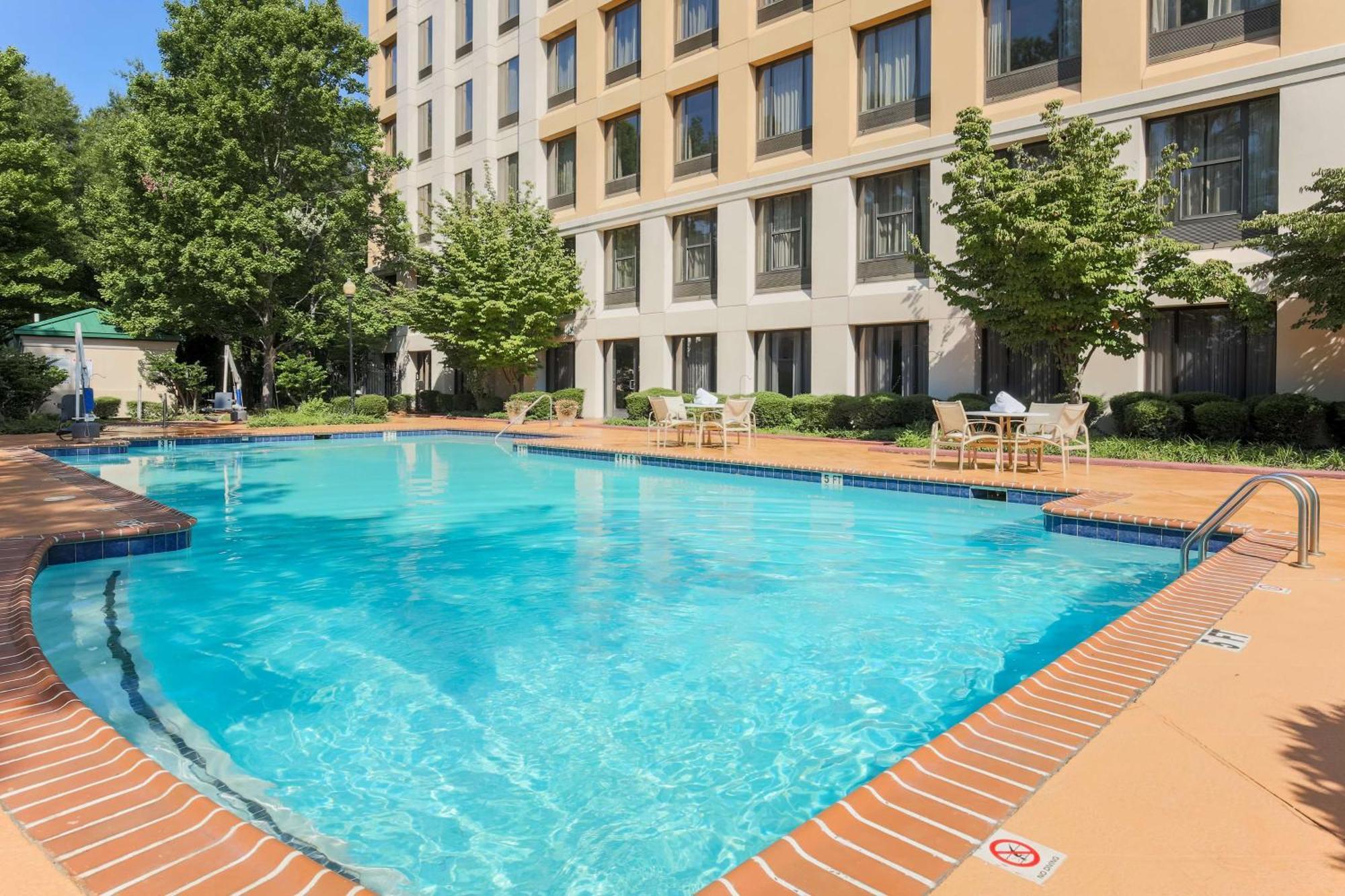 Hotel Doubletree By Hilton Atlanta Airport College Park Exterior foto