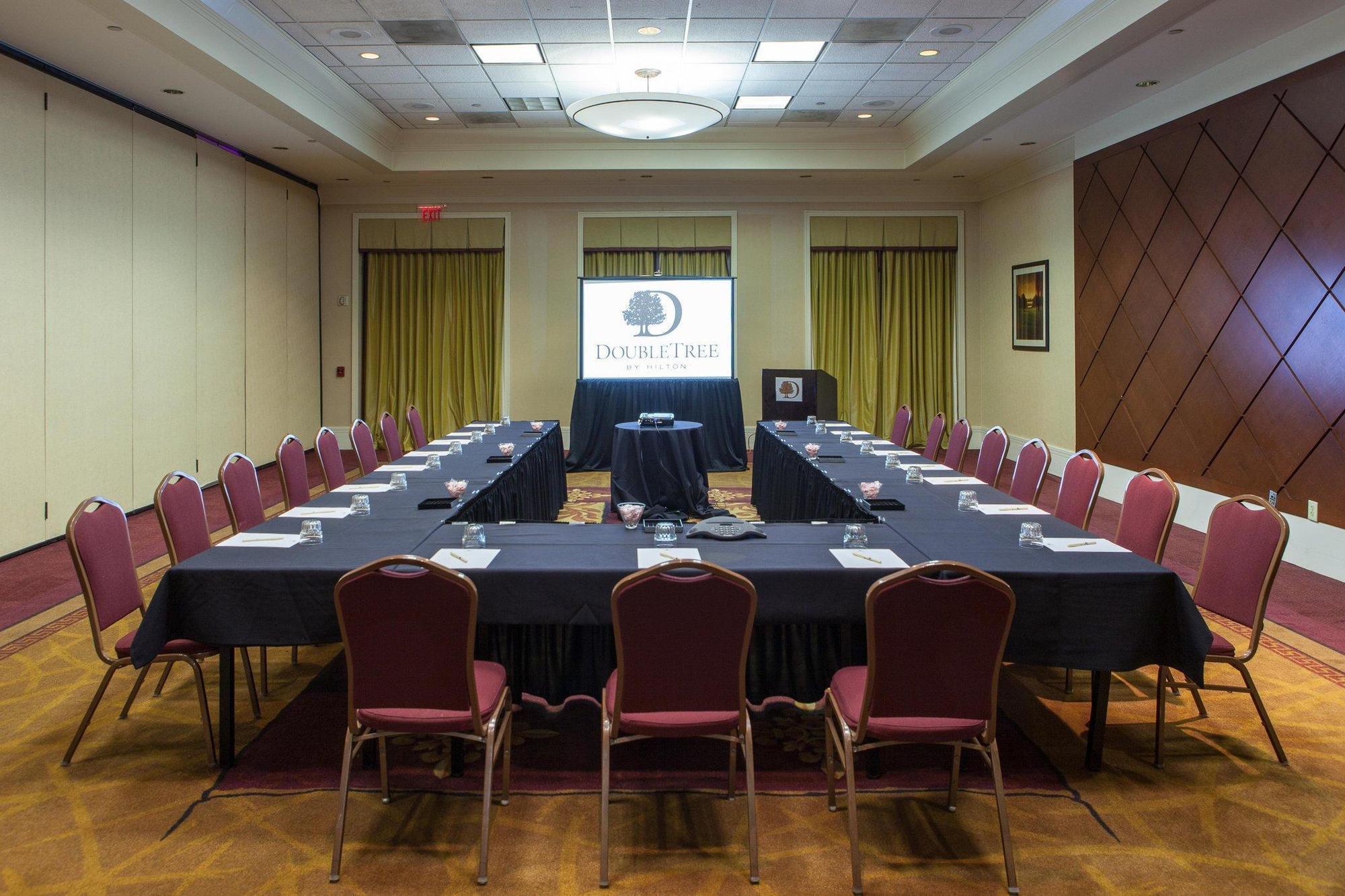 Hotel Doubletree By Hilton Atlanta Airport College Park Exterior foto